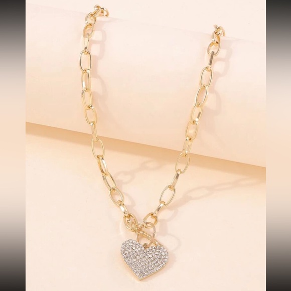 NWT Rhinestone Heart Paper Clip Silver Toggle Charm Necklace - Picture 4 of 7